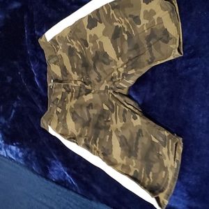 Camo Bermuda shorts